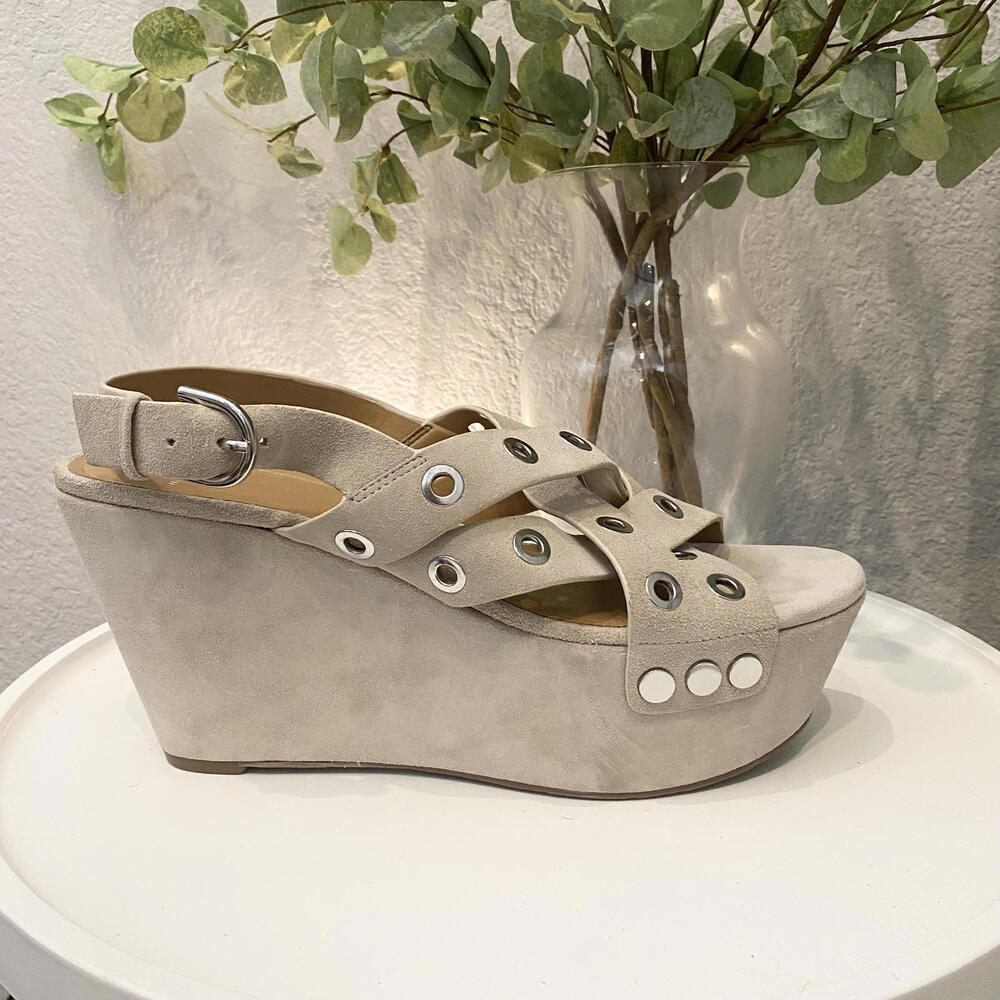 Marc Fisher Bloom Grommet Wedge Platform Sandal Tan 9.5 Like New